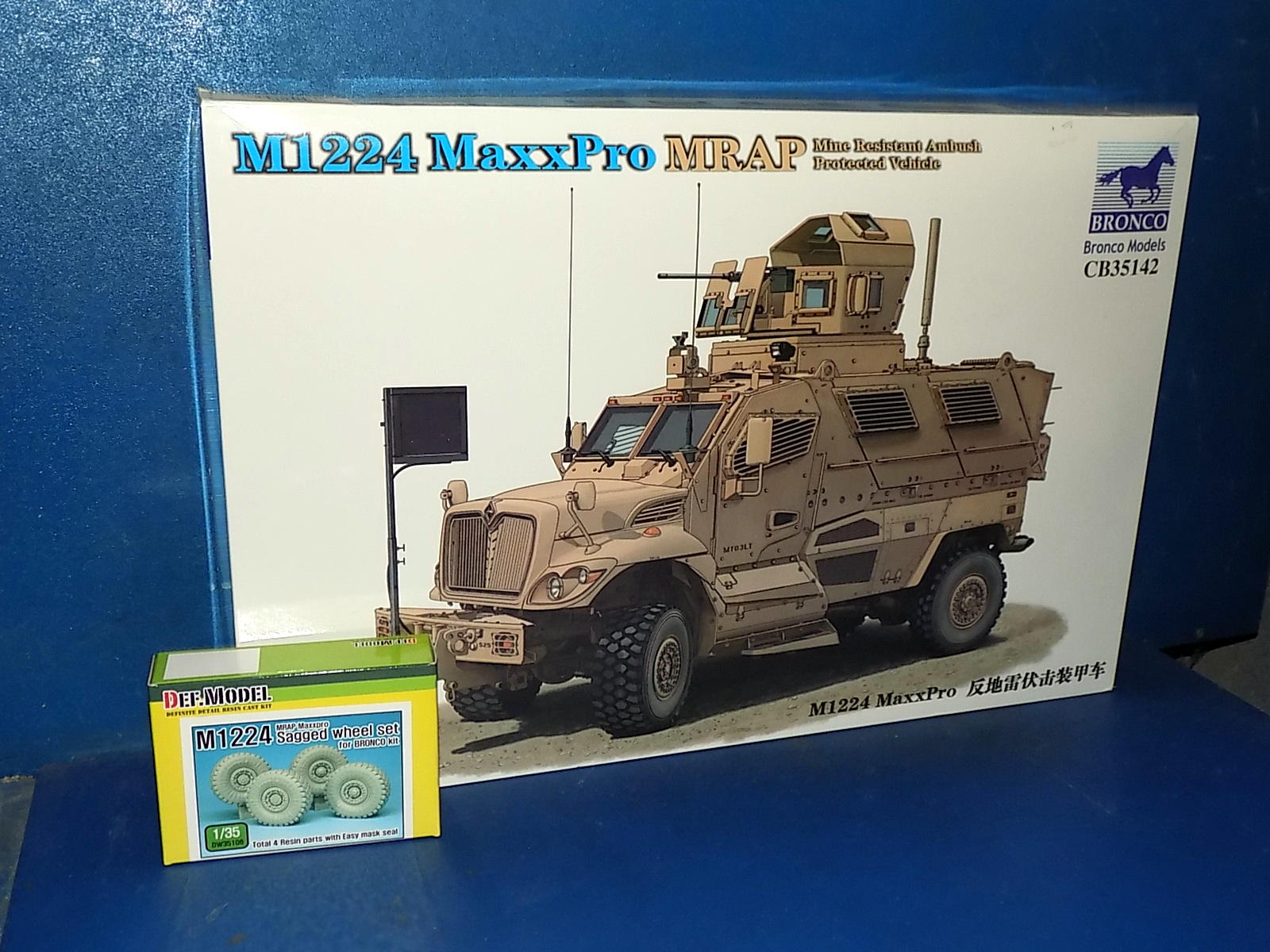 1/35 Bronco - M1224 MaxxPro MRAP w/Extra