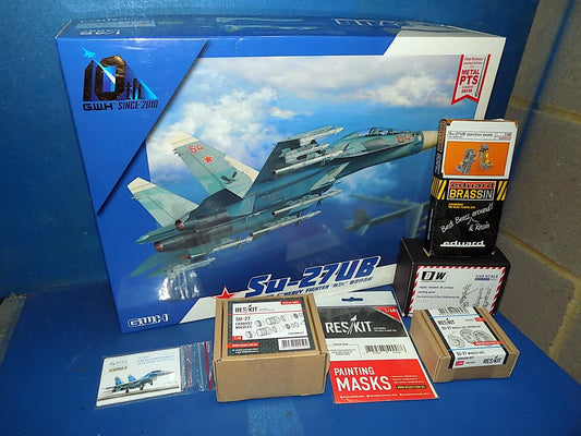 1/48 Great Wall Hobby - Su-27UB w/Extras