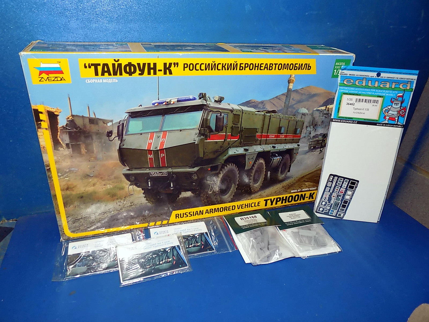 1/35 Zvezda - Russian Armoured Vehicl Typhoon-K w/Extras