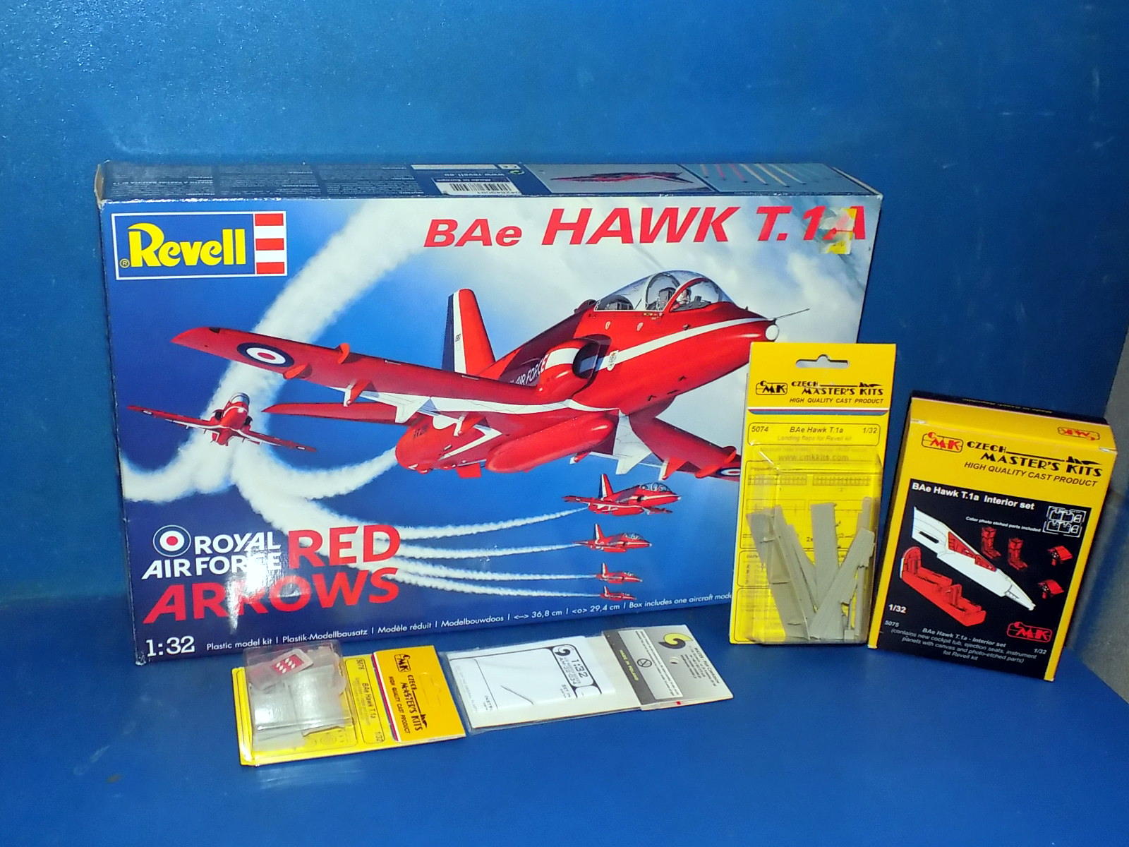 1/48 Revell - Bae Hawk T.1A Red Arrows w/Extras