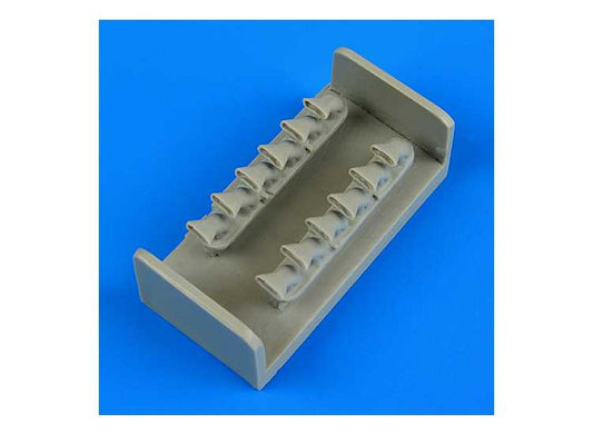 1/48 Quickboost - Curtiss P-40M Kitty Hawk exhaust (designed to be used with Hobby Boss kits)